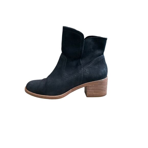 UGG Shoes - Women's UGG black Suede Western Booties size 7